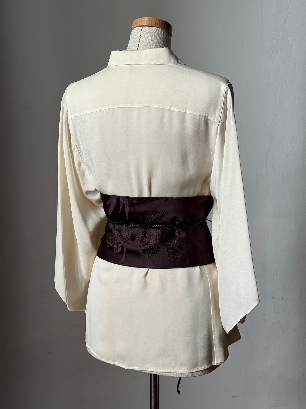 Gucci by Tom Ford 2002FW Floral Jacquard Kimono Belt & late 2000s Kimono Sleeves Silk Blouse