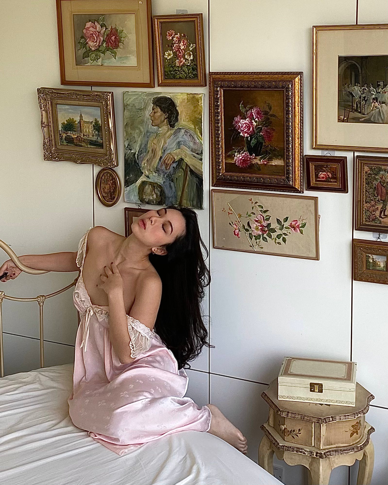 Christian Dior Pink Satin Slip with Ribbon and Rose Motifs – Sous Christian Dior Pink Satin Slip with Ribbon and Rose Motifs – Sous